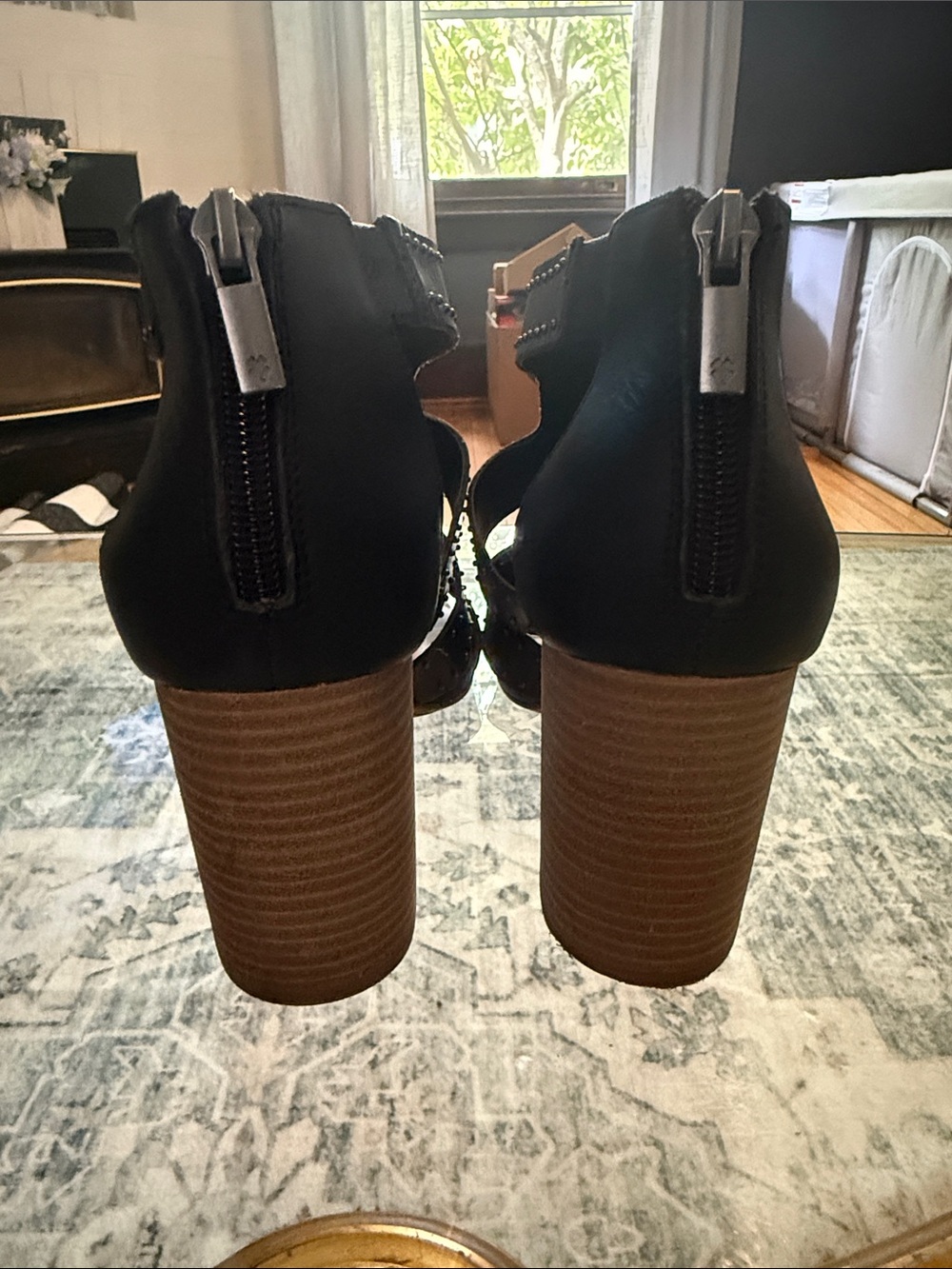 Lucky Brand Black Studded Strappy Block Heel Sandals Womens Size 7.5 - Picture 6 of 11